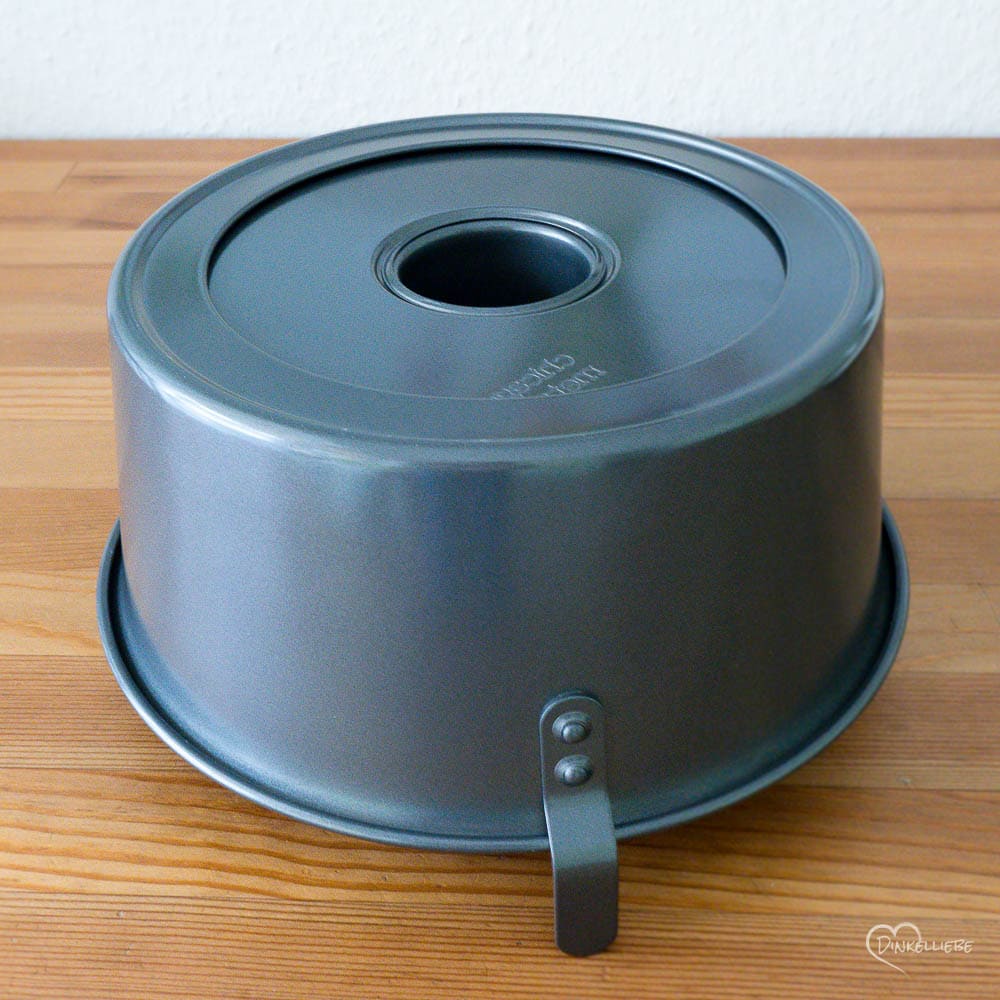 Angel Food Cake mit Creamcheesefrosting und Erdbeeren - Dinkelliebe