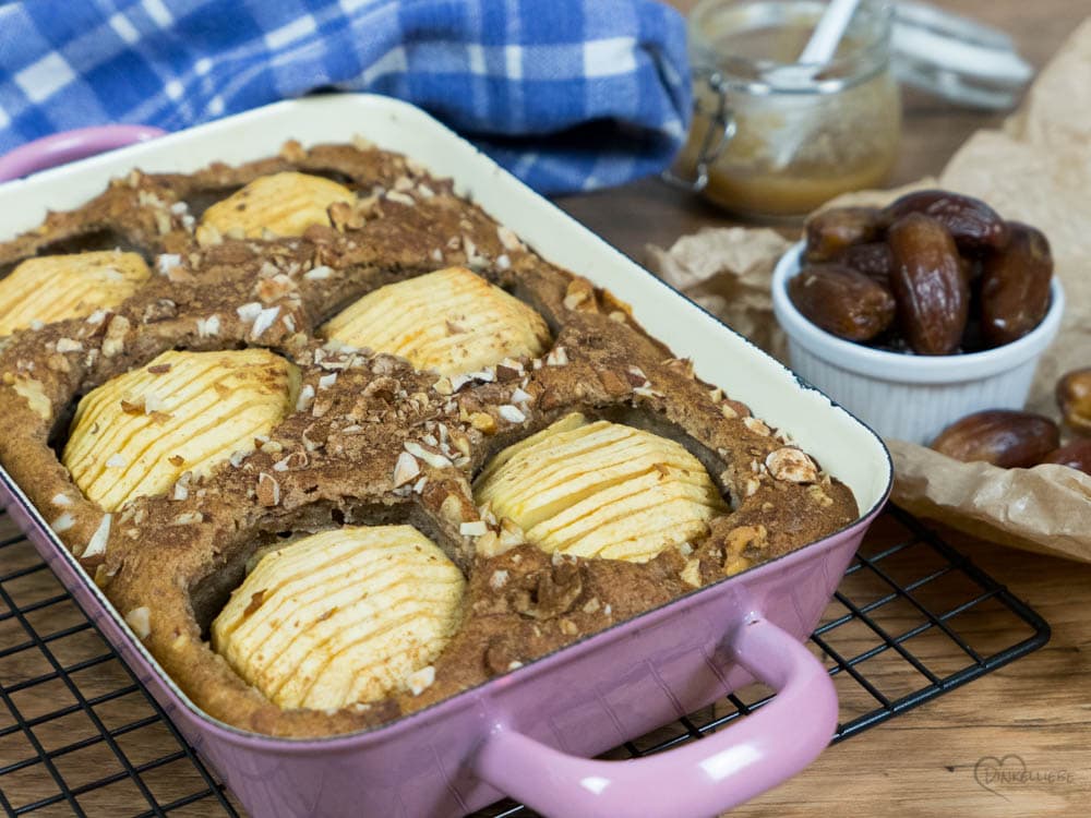 Apfel-Vollkornkuchen mit Nüssen