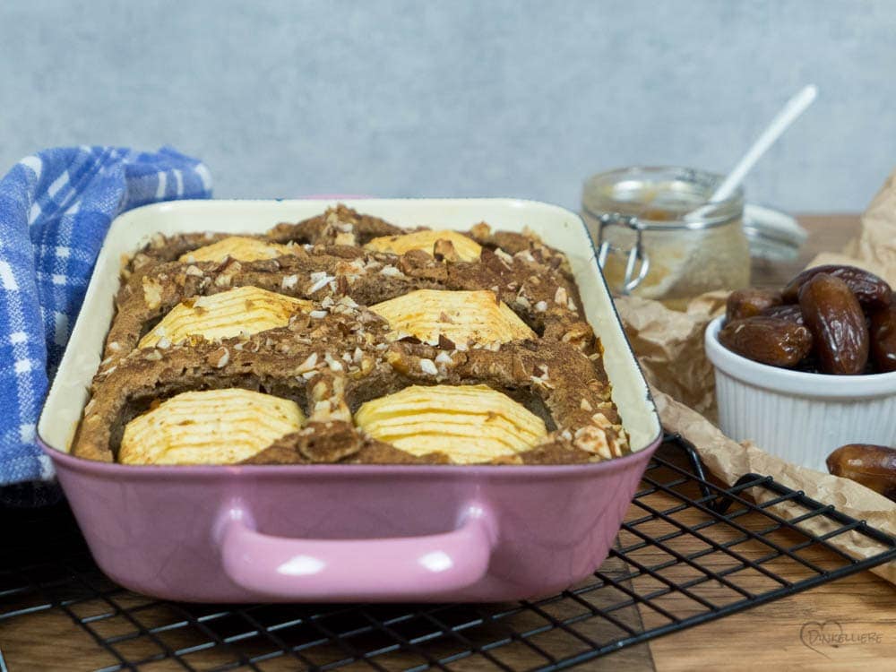 Apfel-Vollkornkuchen mit Nüssen