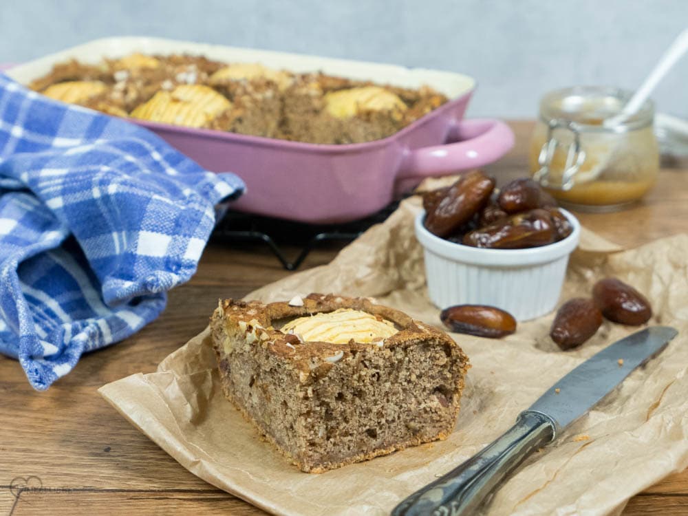 Apfel-Vollkornkuchen mit Nüssen