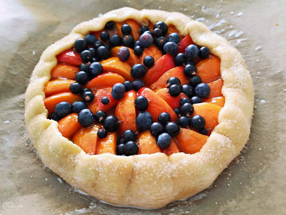 Aprikosen-Beeren-Galette