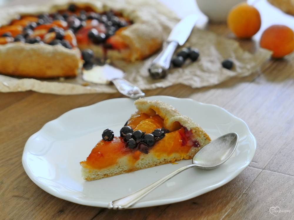 Aprikosen-Beeren-Galette