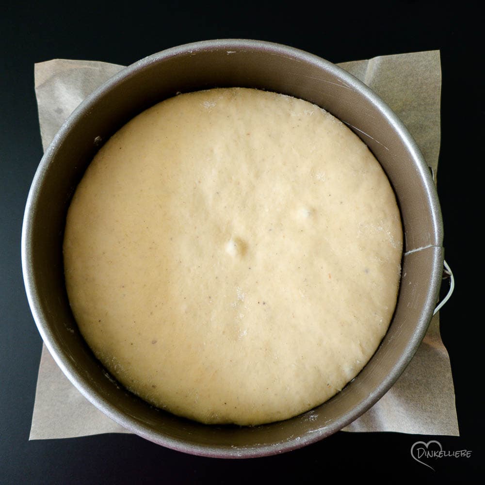 Beeriger Butterkuchen Teigbearbeitung