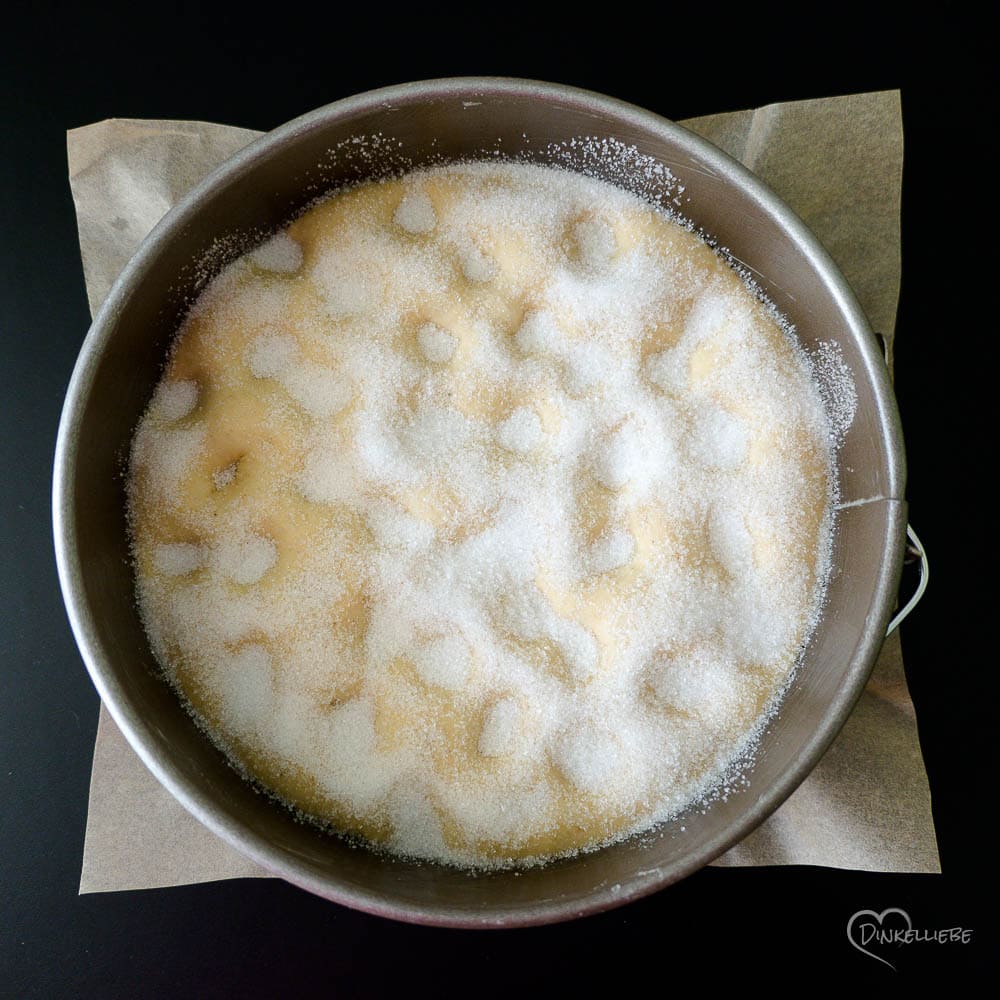 Beeriger Butterkuchen Teigbearbeitung