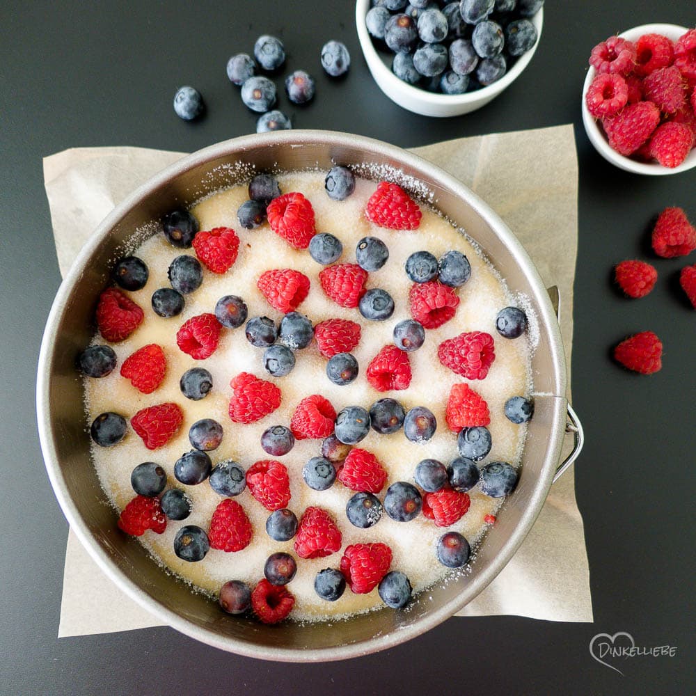 Beeriger Butterkuchen Teigbearbeitung