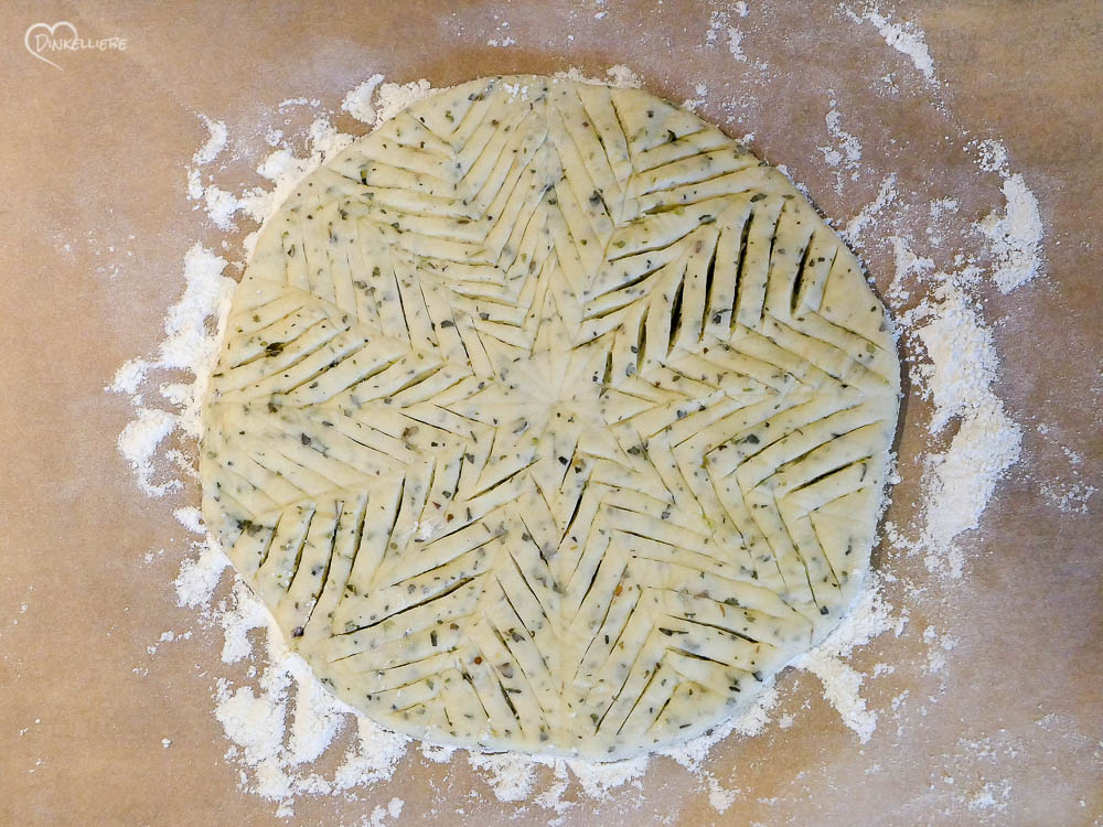 Cracker zur Sauerteigreste Verwertung - Teigbearbeitung