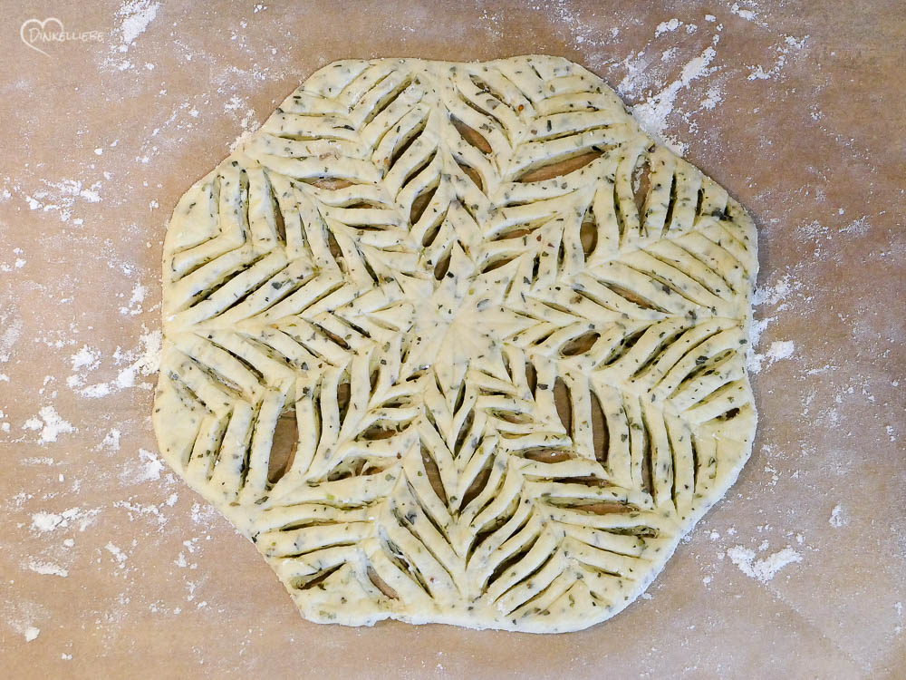 Cracker zur Sauerteigreste Verwertung - Teigbearbeitung
