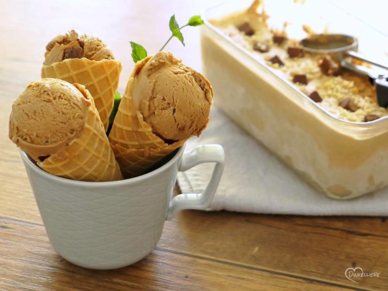 Cremiges Nougat- oder Schokoladeneis