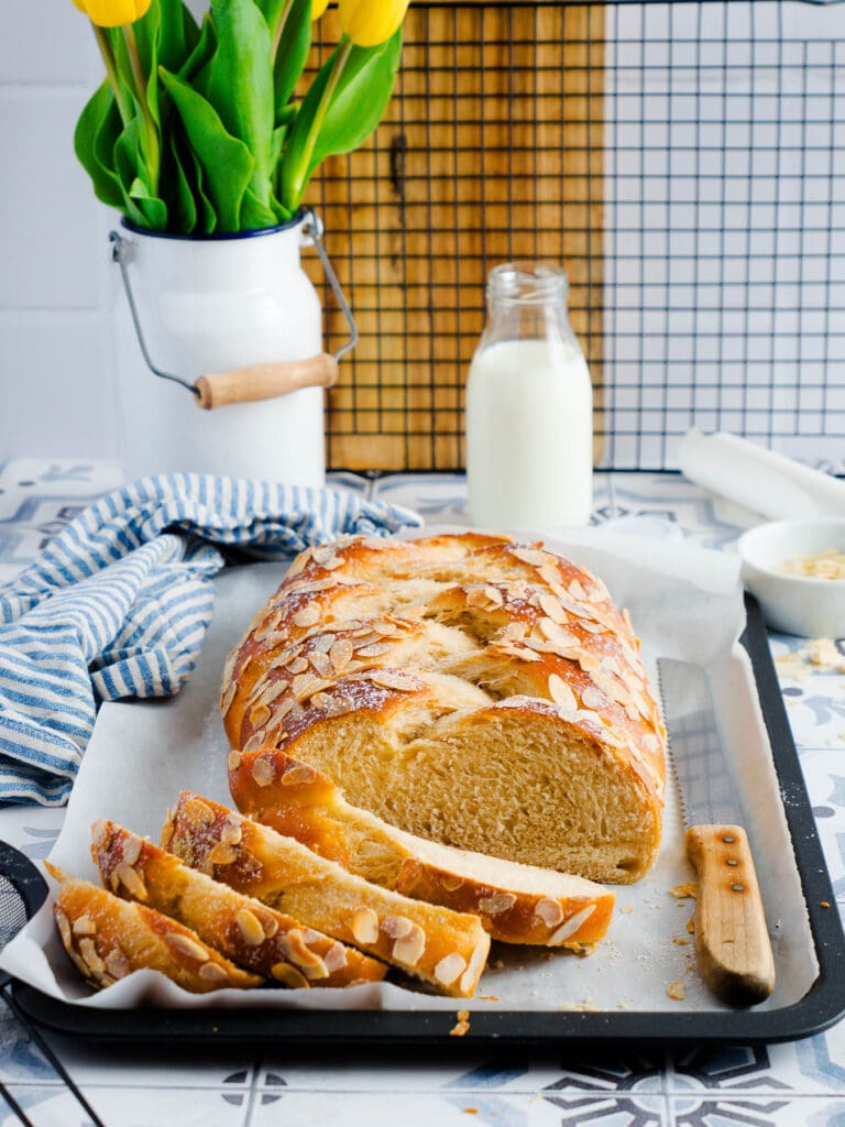 Rezept für den allerbesten Hefezopf aus Dinkelmehl ohne Ei - abgewandelt nach Friedas genialem Hefezopf