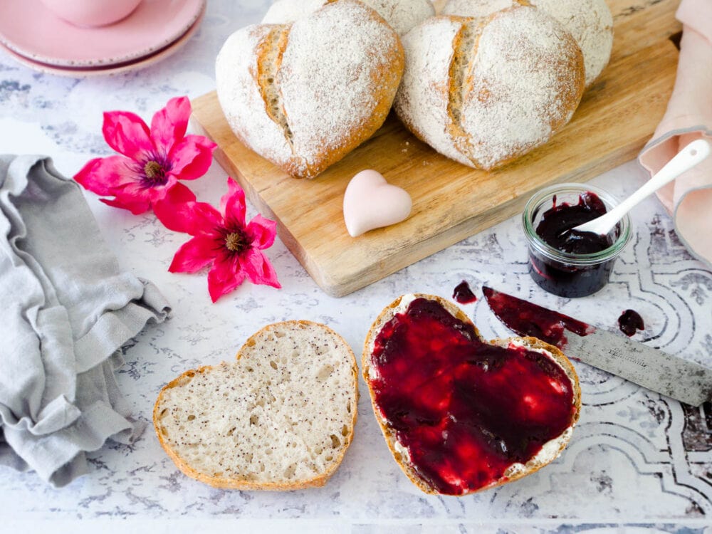 Dinkel-Herzbrötchen mit Mohn - Dinkelliebe