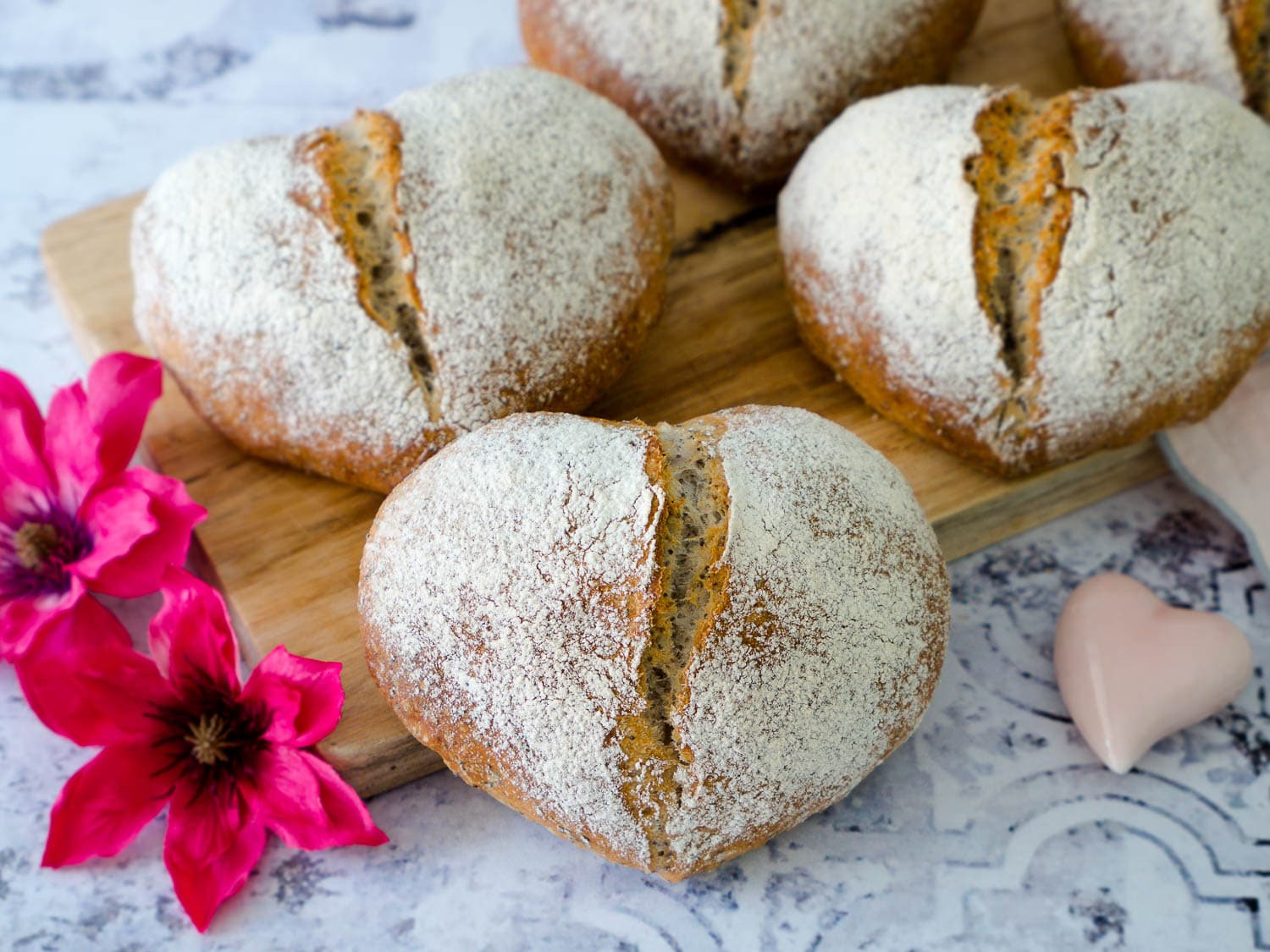 Dinkel-Herzbrötchen mit Mohn - Dinkelliebe