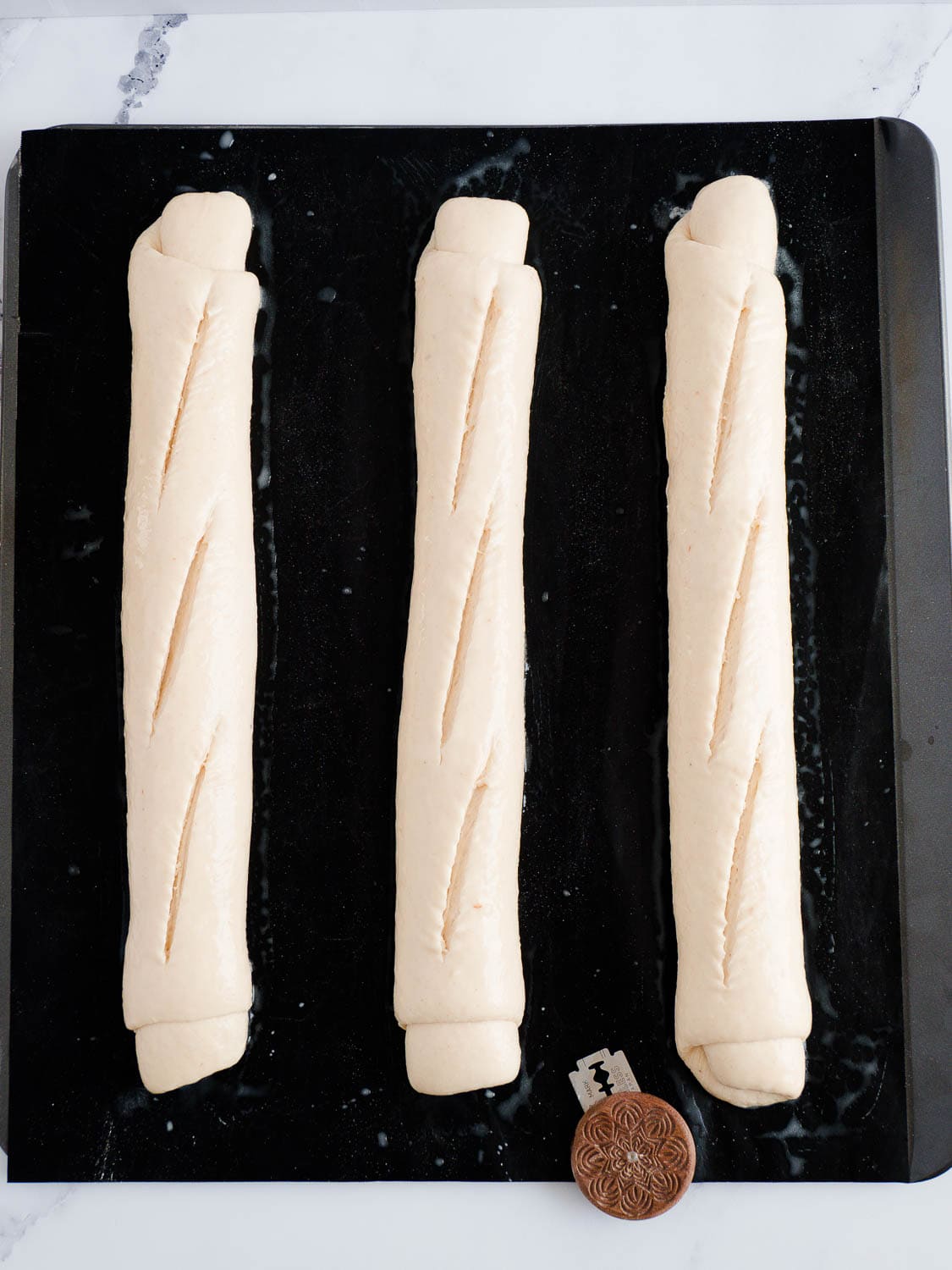 Dinkel-Laugenbaguettes Teiglinge einschneiden