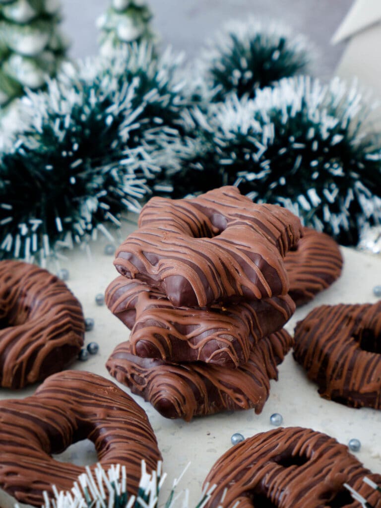 Dinkel Lebkuchen Herzen Sterne und Brezeln