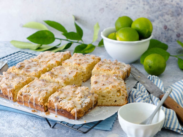 Dinkel Limetten-Streuselkuchen