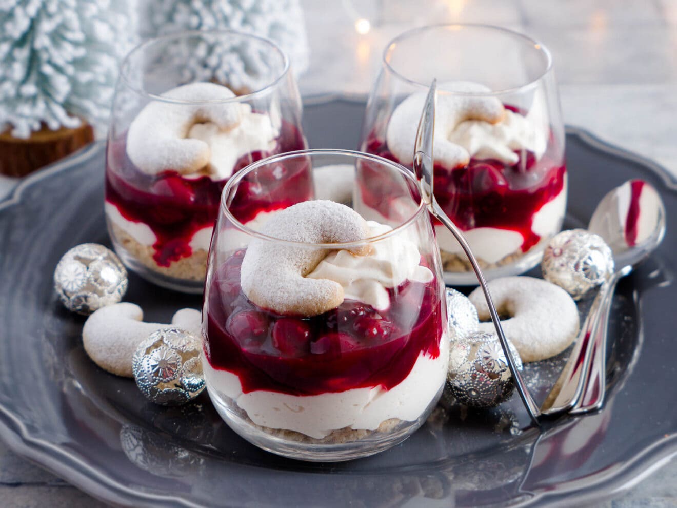 Veganes Vanillekipferl-Dessert mit Kirschkompott - traumhaft lecker ...