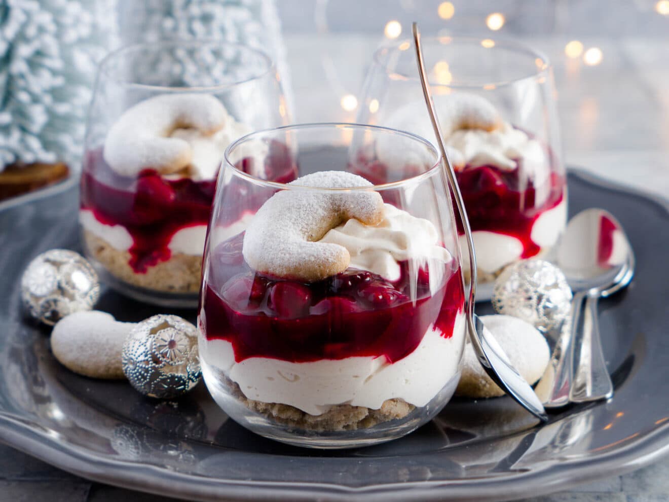 Veganes Vanillekipferl-Dessert mit Kirschkompott - traumhaft lecker ...