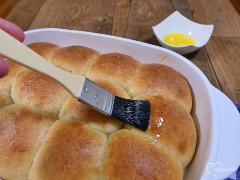 Easy Peasy Soft Dinner Rolls