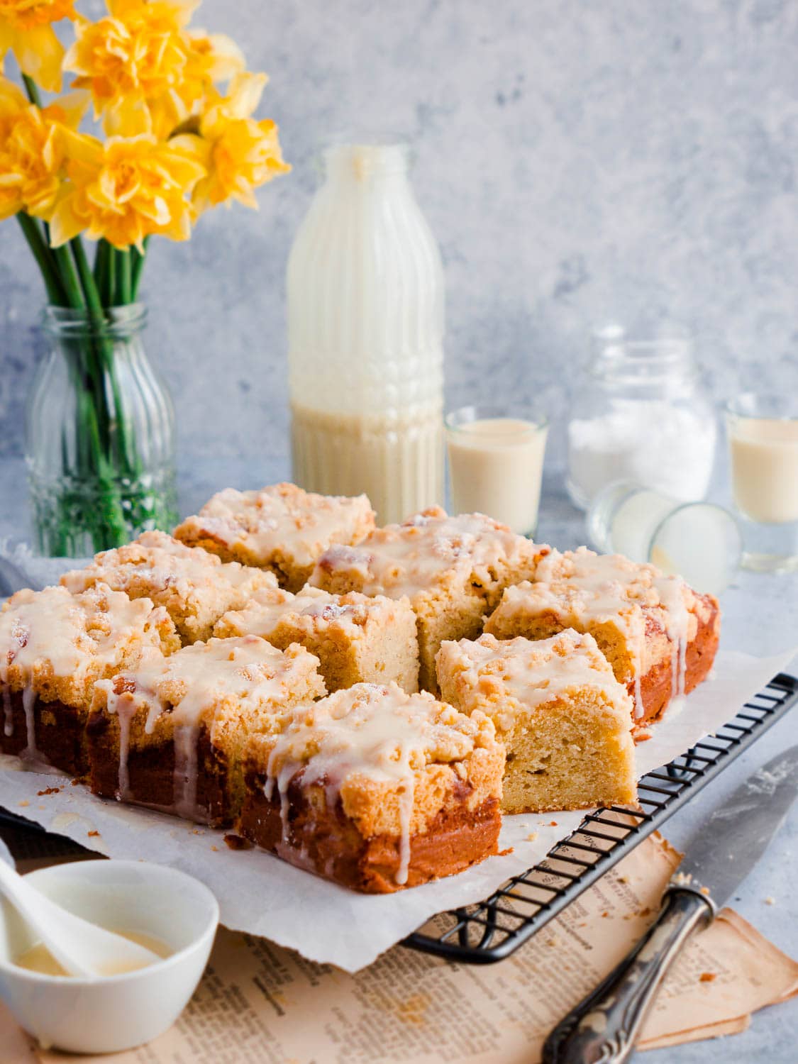 Eierlikörkuchen mit Streuseln und Eierlikörguss