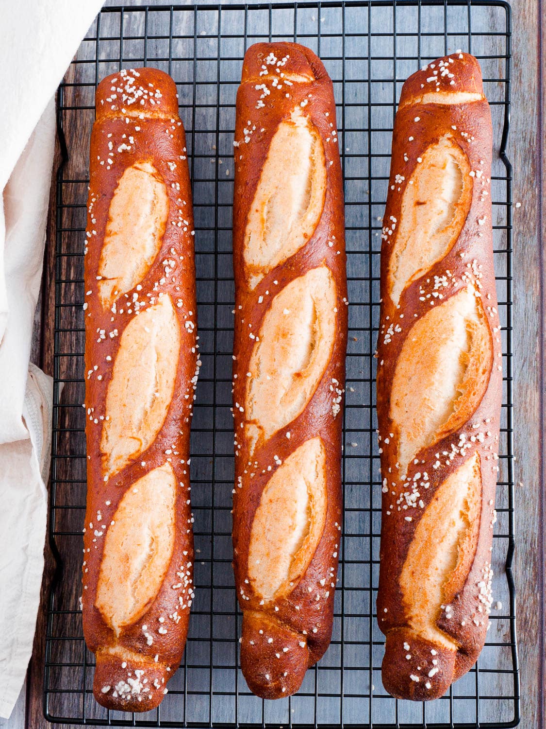 Einfache Dinkel-Laugenbaguettes selber machen