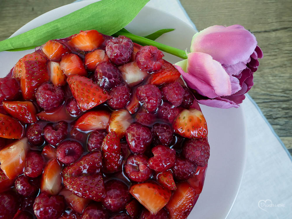 Erdbeer-Himbeer-Kokostörtchen - Dinkelliebe