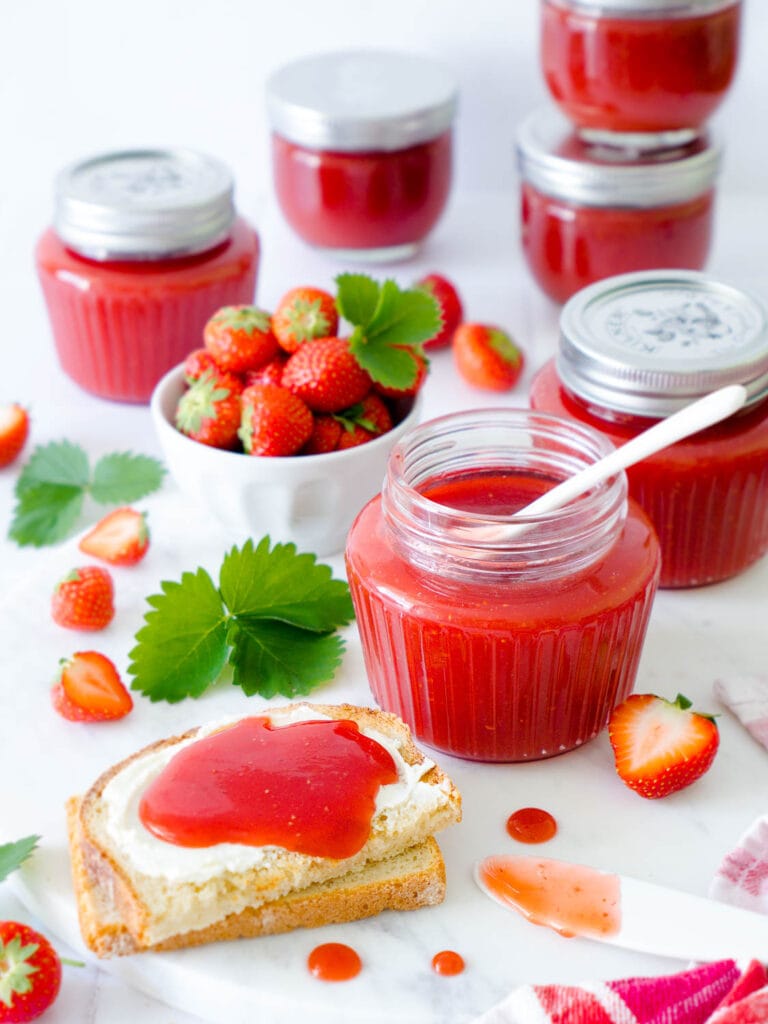 Die allerbeste Erdbeer-Samt-Marmelade aus dem Thermimix und die 6 besten Tipps wie sie nicht braun wird