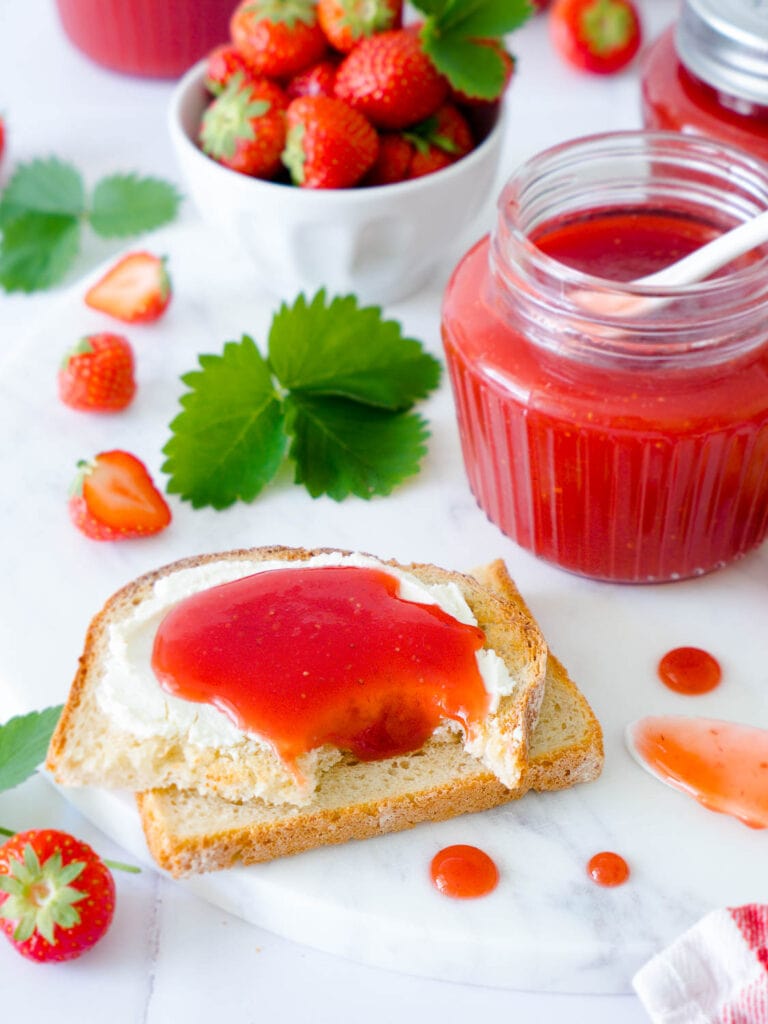 Die allerbeste Erdbeermarmelade selbst kochen und Tipps zum Verfeinern