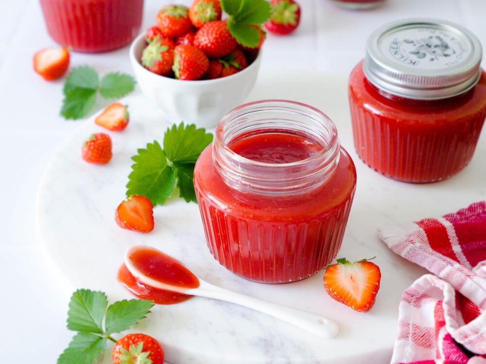 Die allerbeste Erdbeermarmelade selbst kochen und Tipps wie sie nicht braun wird