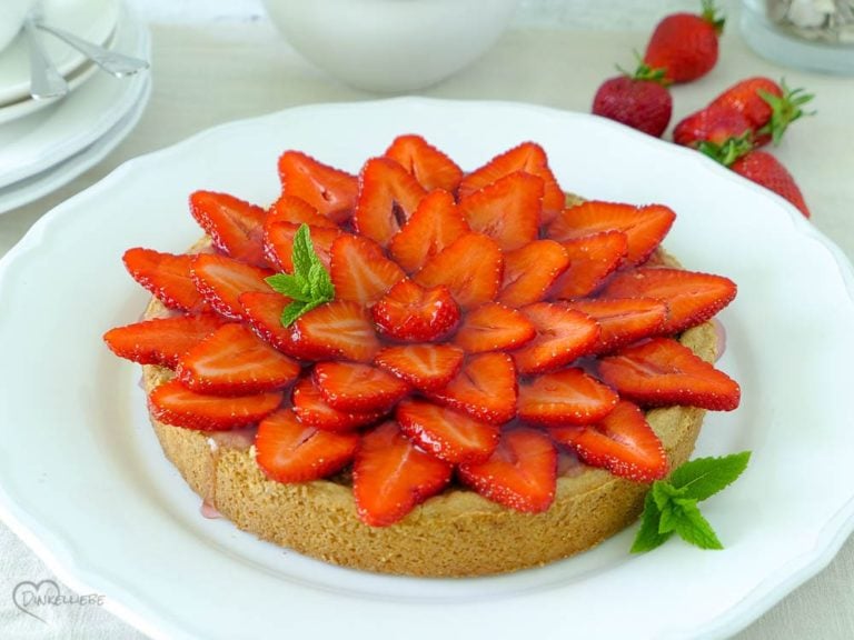 Erdbeertarte mit Mohn-Marzipan-Creme