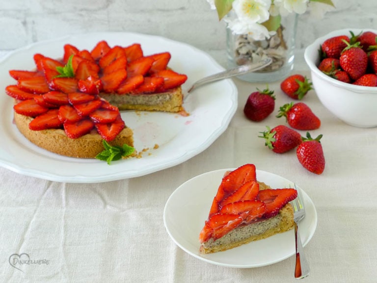 Erdbeertarte mit Mohn-Marzipan-Creme