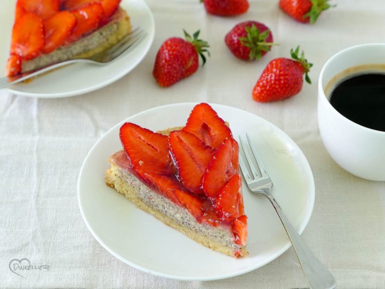 Erdbeertarte mit Mohn-Marzipan-Creme