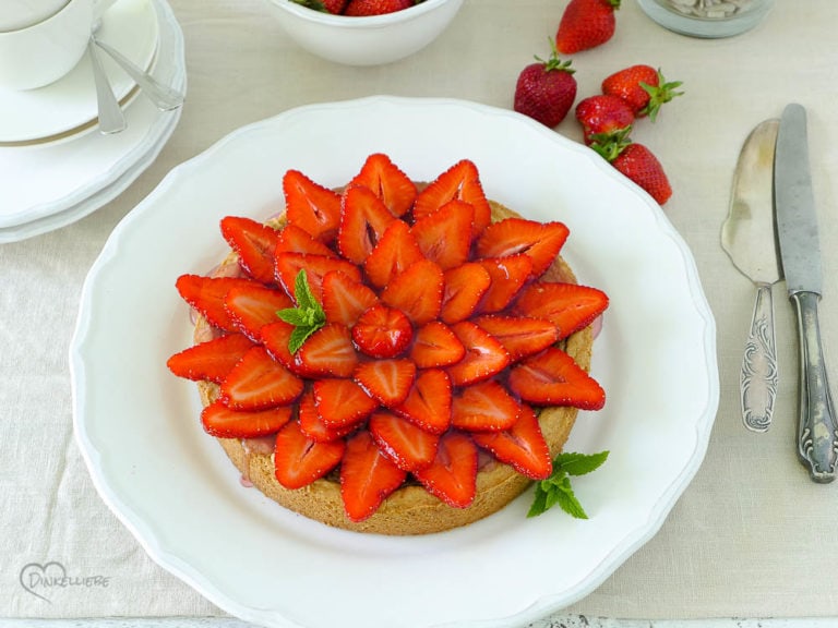 Erdbeertarte mit Mohn-Marzipan-Creme