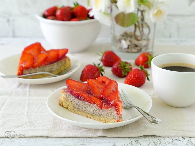 Erdbeertarte mit Mohn-Marzipan-Creme