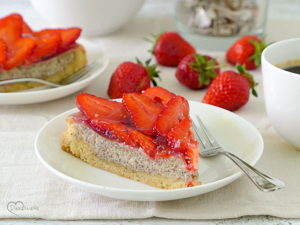 Erdbeertarte mit Mohn-Marzipan-Creme
