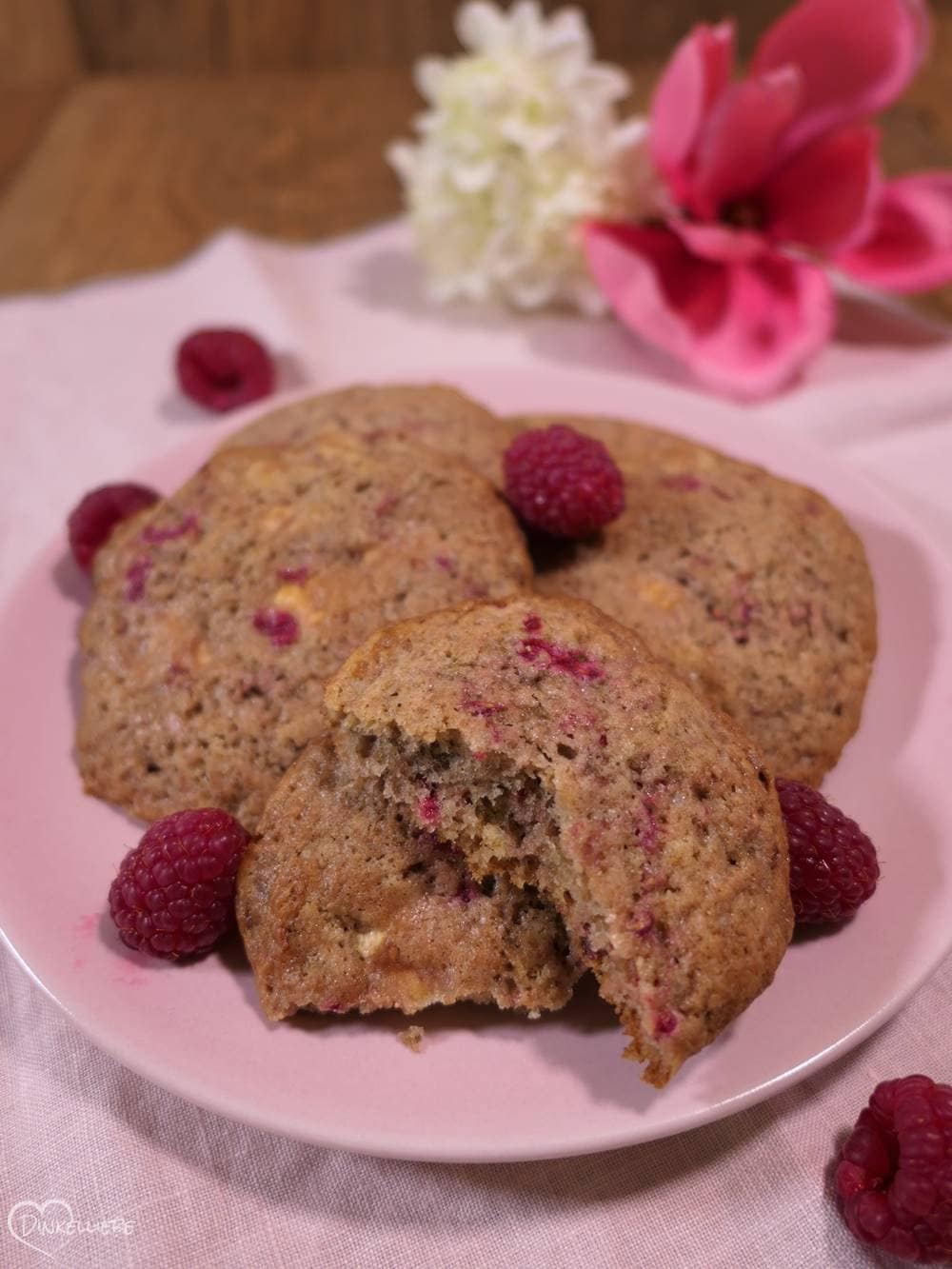 Himbeer Cookies mit weißer Schokolade