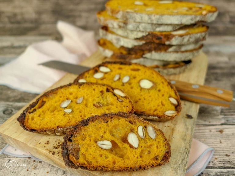 Karottenbrot mit Mandeln