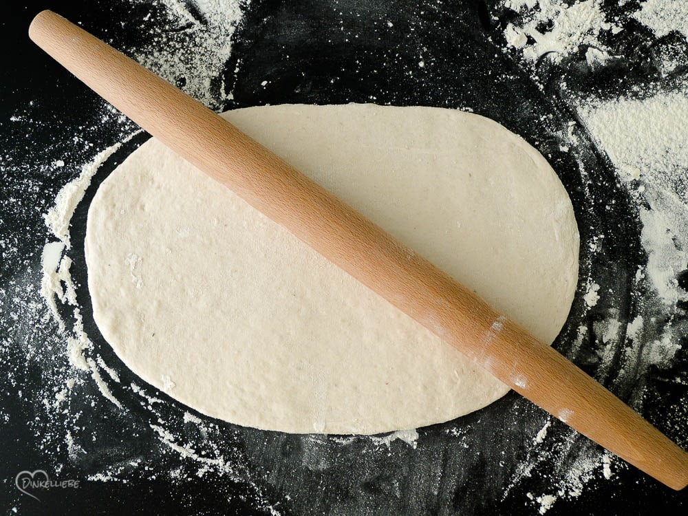 Kräuter-Knoblauch-Baguette Teigbearbeitung