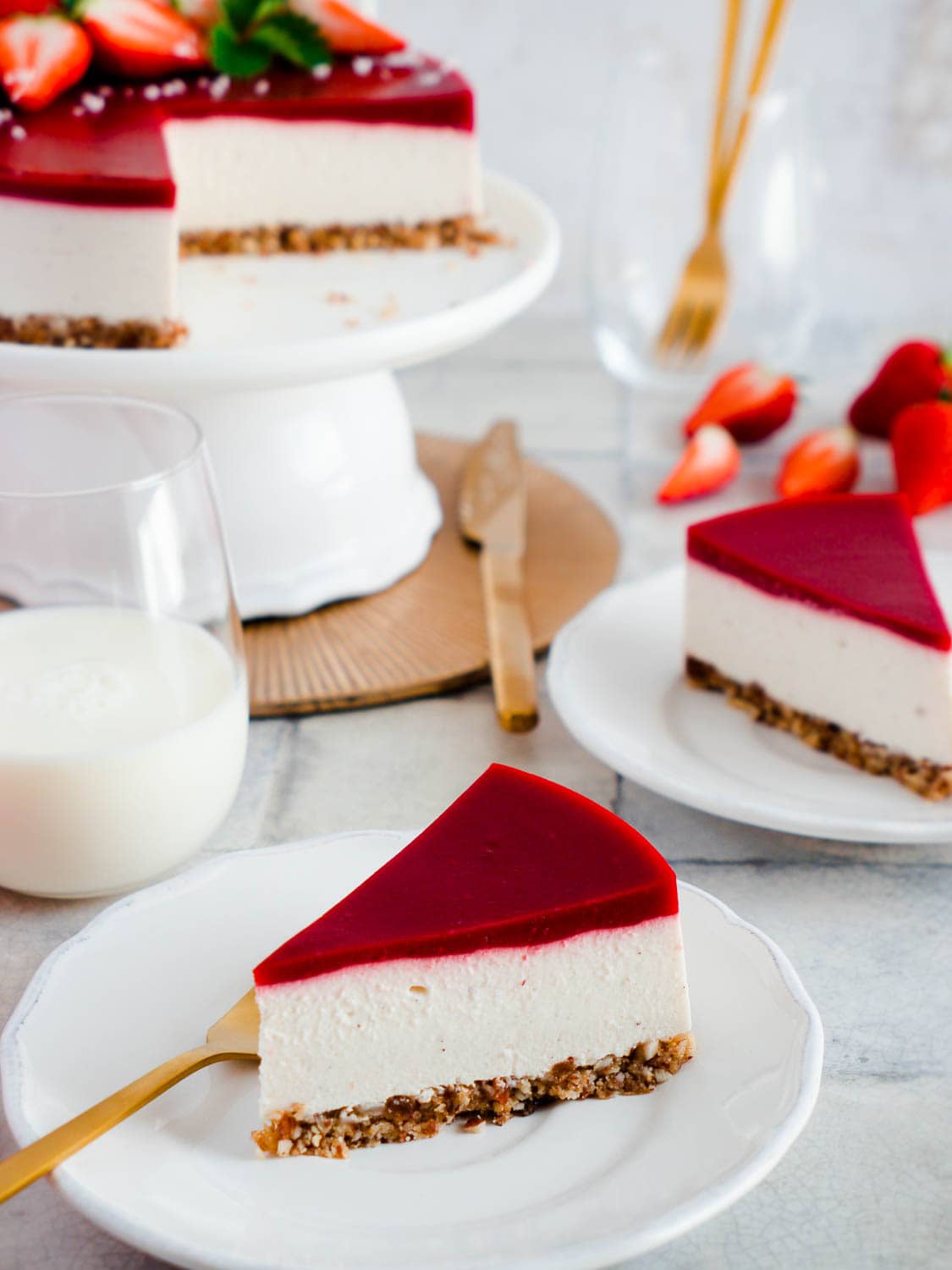 Leichter, proteinreicher No Bake Erdbeer-Cheesecake ohne Gelatine