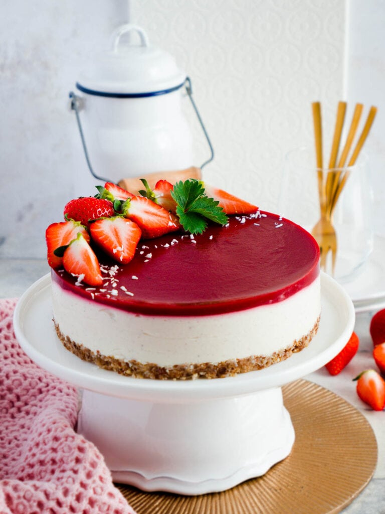 Leichter, proteinreicher No Bake Erdbeer-Cheesecake ohne Gelatine
