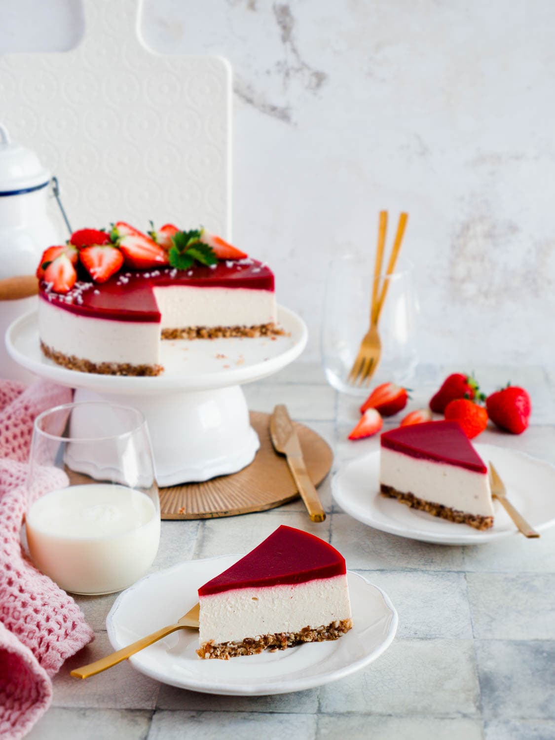 Veganer No Bake Erdbeer-Cheesecake - Himmlisch cremig &amp; leicht ...