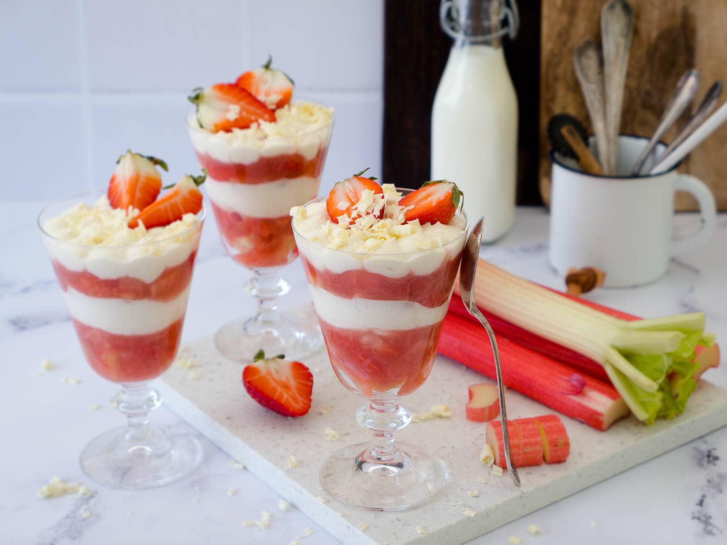 Leichtes Rhabarber-Erdbeer-Tiramisu