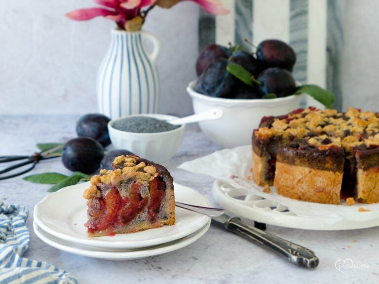 Mohn-Streuselkuchen mit Zwetschgen