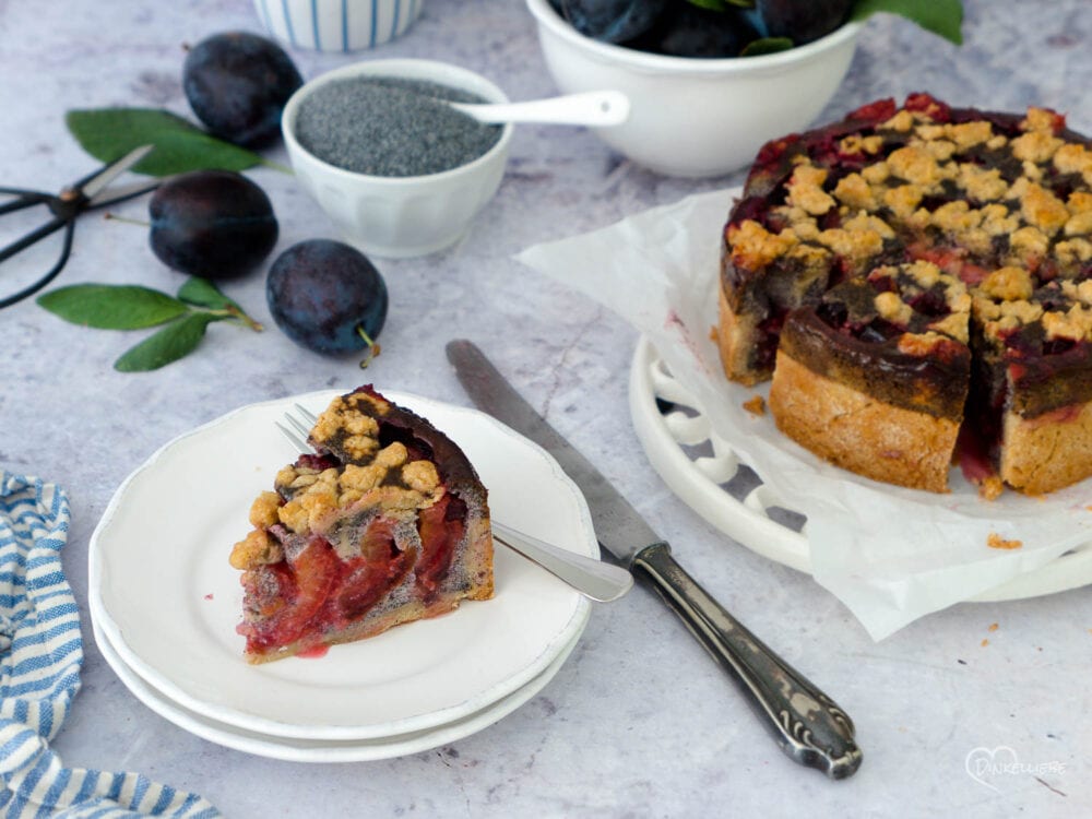 Dinkel-Mohn-Streuselkuchen mit Zwetschgen