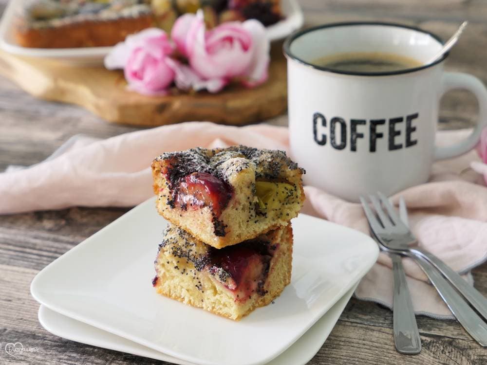 Mohnbutterkuchen mit dreierlei Pflaumen