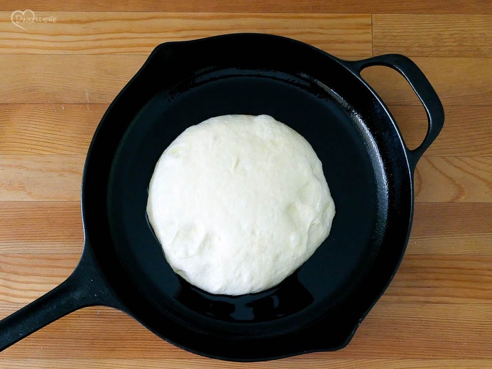 No Knead Pan Pizza Teigbearbeitung