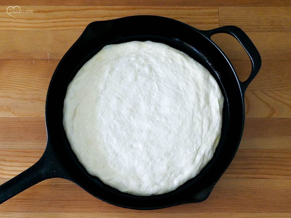 No Knead Pan Pizza Teigbearbeitung