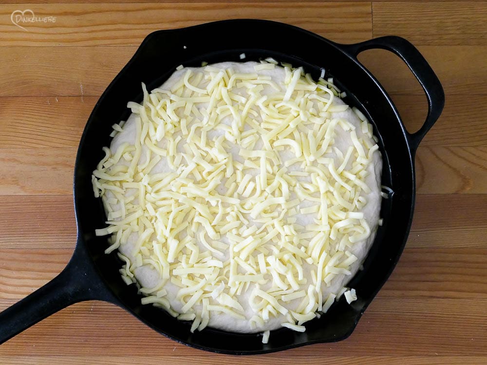 No Knead Pan Pizza Teigbearbeitung