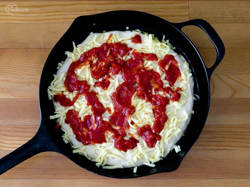 No Knead Pan Pizza Teigbearbeitung
