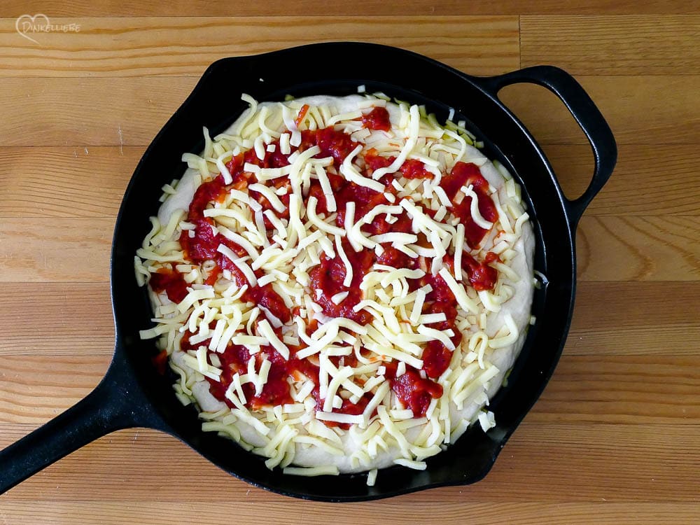 No Knead Pan Pizza Teigbearbeitung