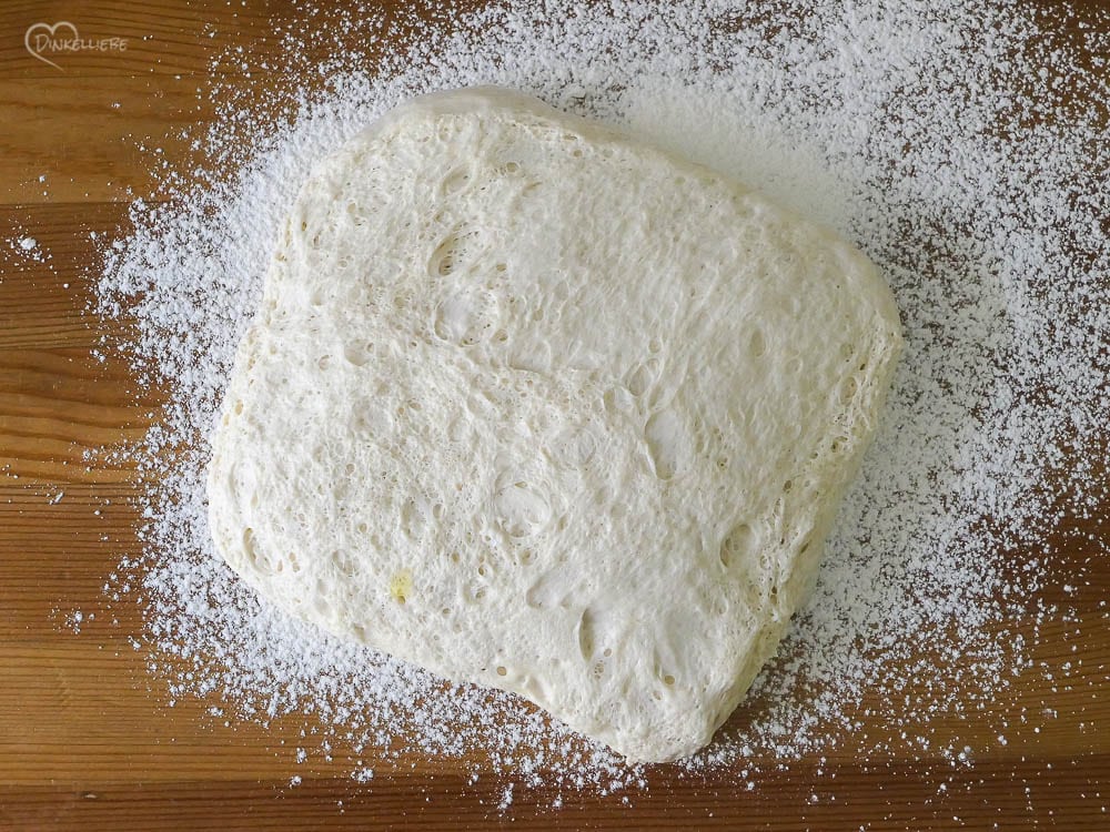 No Knead Pan Pizza Teigbearbeitung