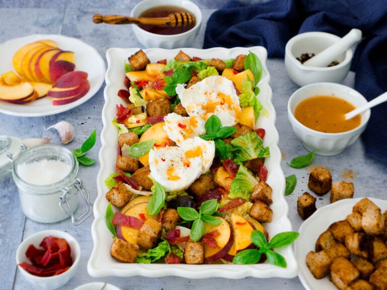 Pfirsich-Panzanella mit Bacon